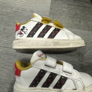 adidas x Disney Grand Court Mickey Lifestyle Court Hook-and-Loop Kids Shoes